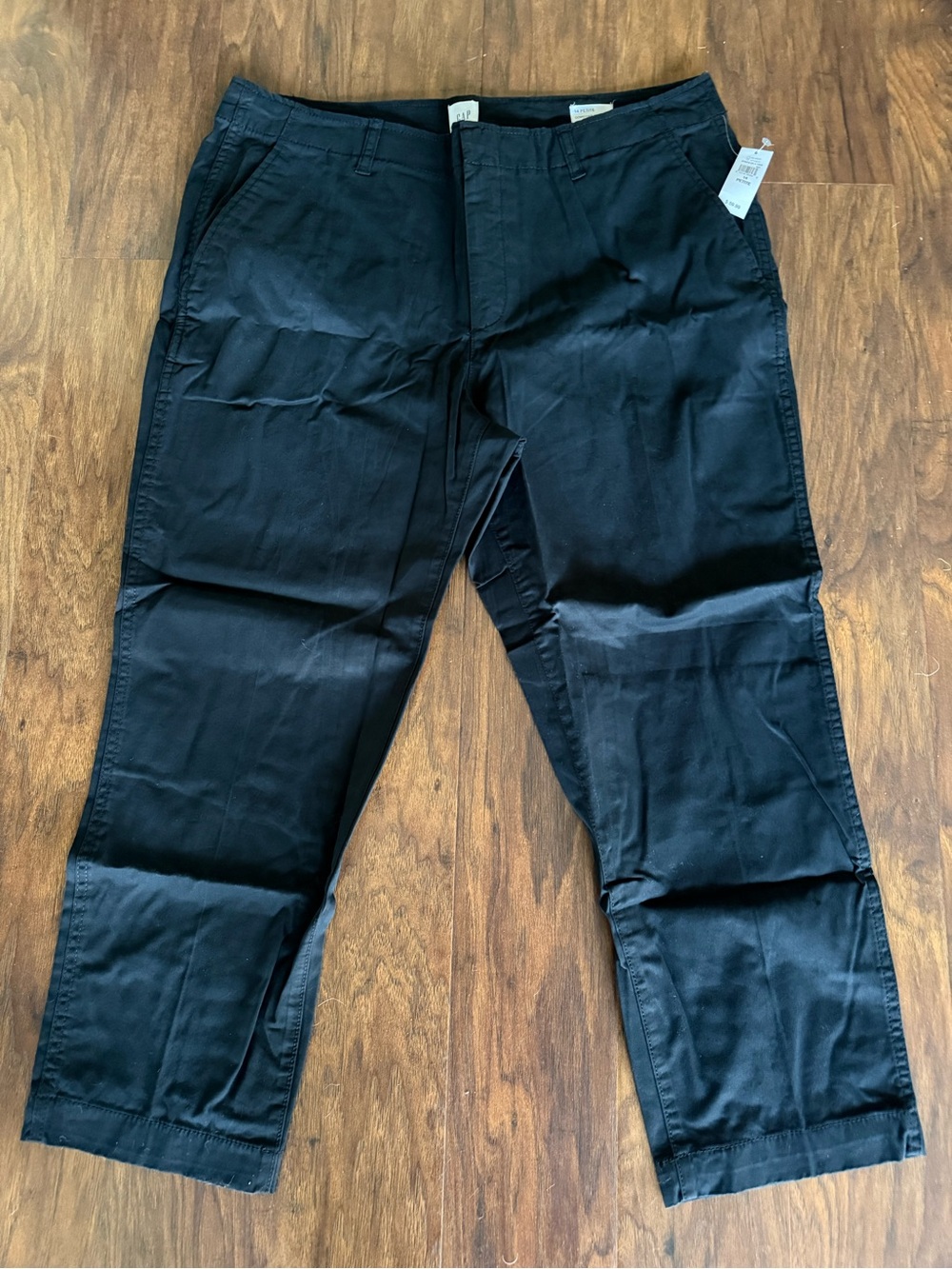 GAP Downtown Khaki in True Black Flat Front Petite Capris